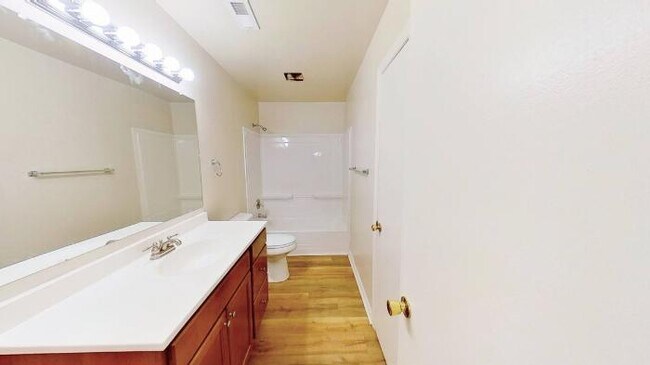 Building Photo - 2 bedroom in Burgaw NC 28425