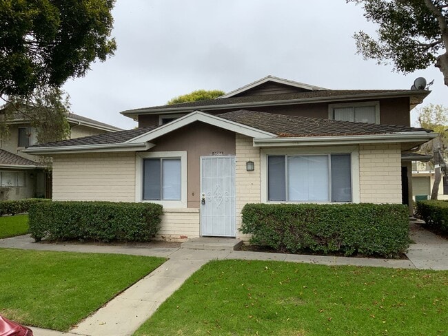 Primary Photo - Quaint condo near Marina