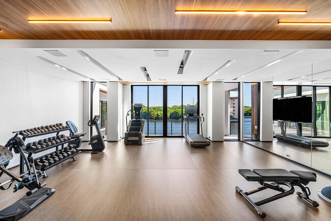 Building Photo - 2934 NE 8th Ave