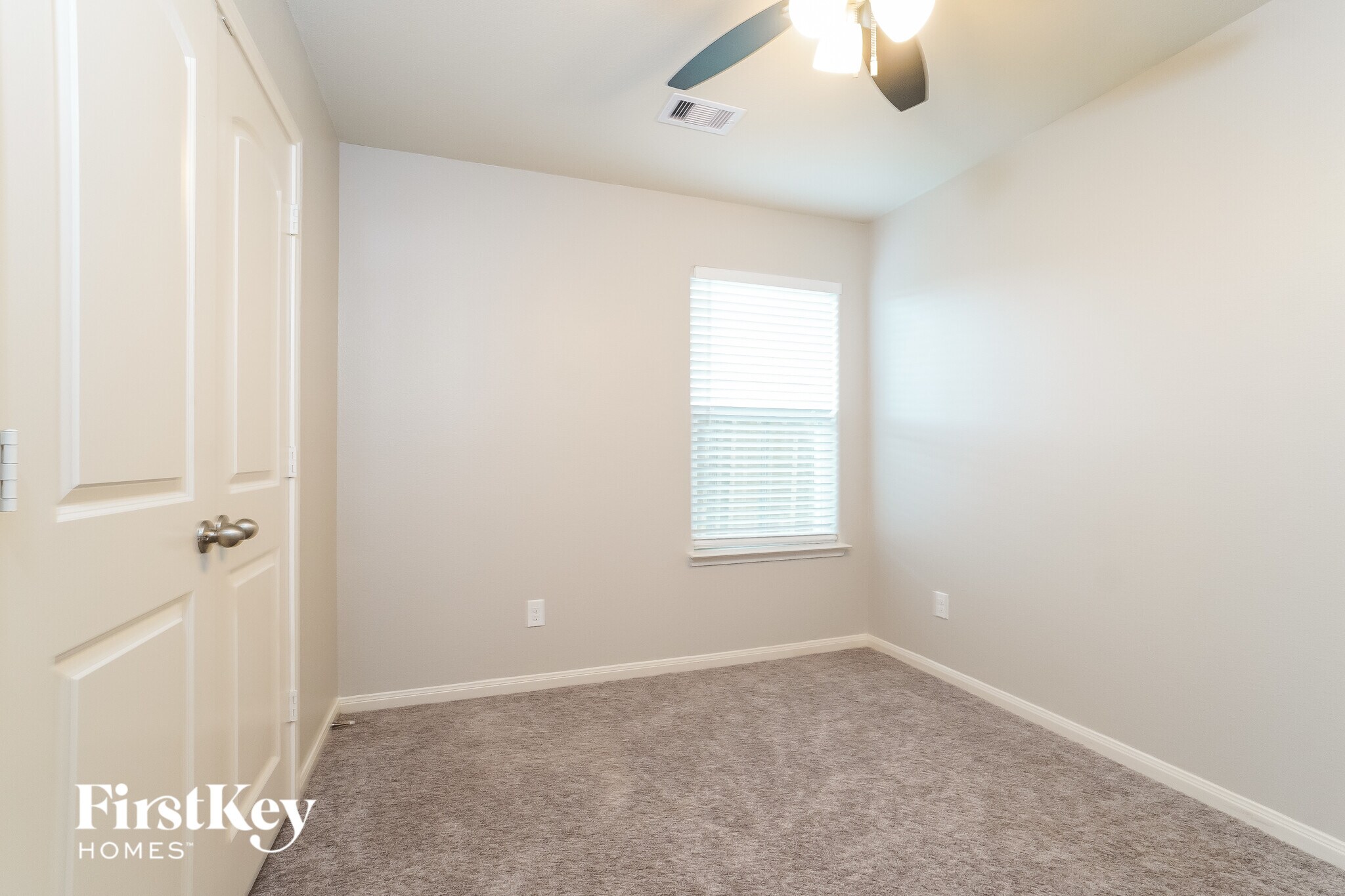 Building Photo - 1001 Walnut Ln