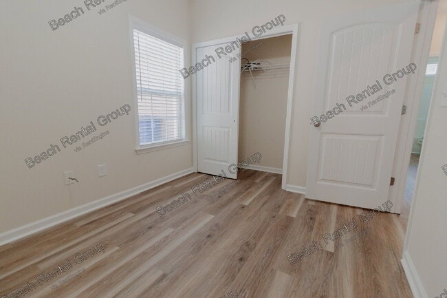 Building Photo - 605 Surfsong Way