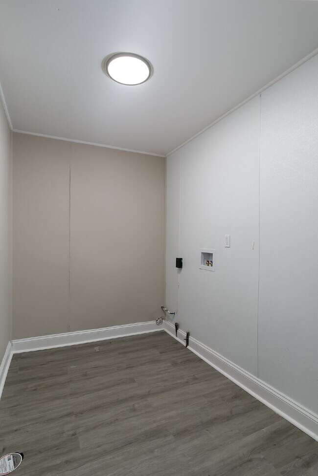 Building Photo - 9204 Huiskamp Ave