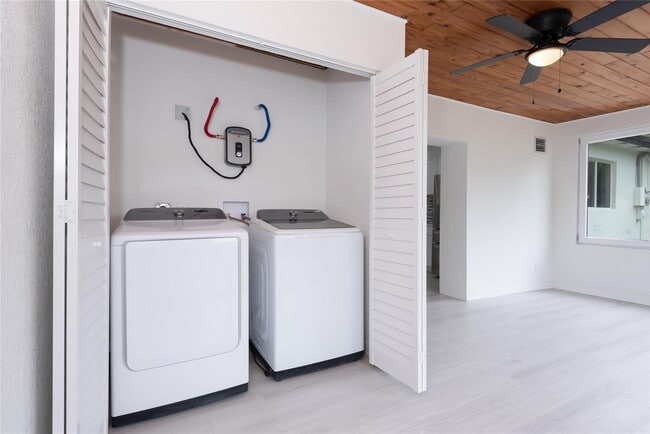 Building Photo - 713 SW 4th Ct