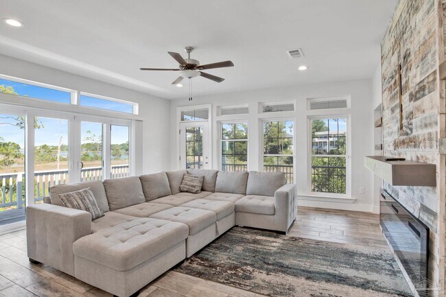 Building Photo - 16262 Tarpon Dr