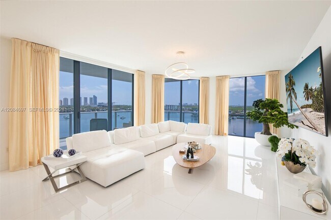 Building Photo - 17111 Biscayne Blvd