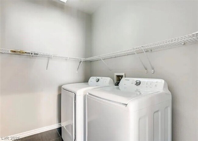Building Photo - 227 Charming Ct