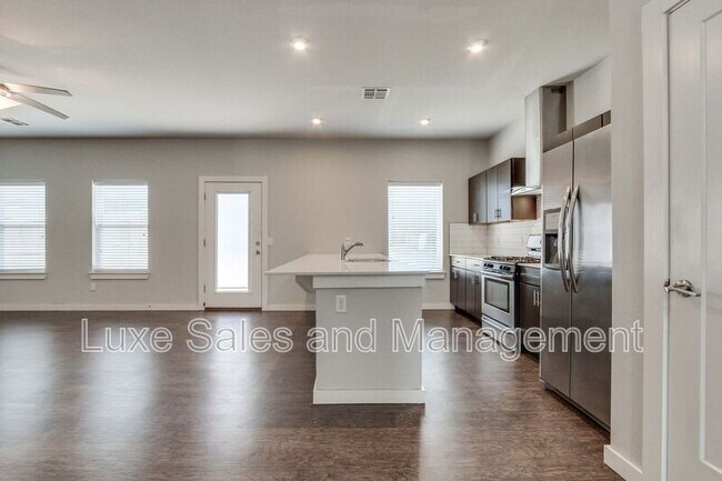 Building Photo - 17604 Sunny Hollow Rd