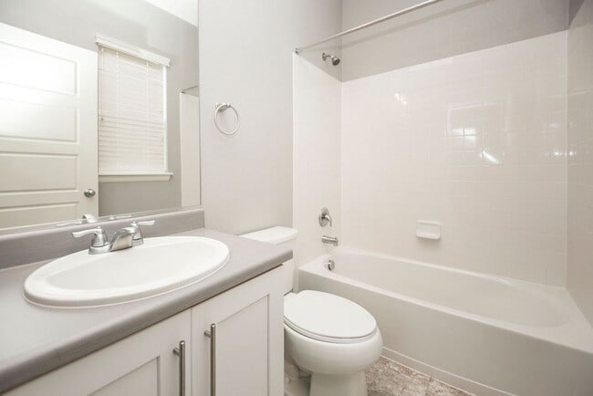 Building Photo - Beautiful Single-Family Home in a Great Location!