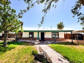 Building Photo - "Charming 3 Bedroom, 2 Bathroom Home with ...