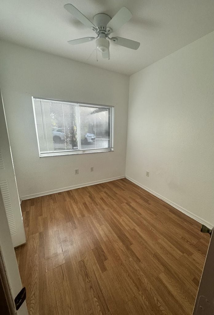 Building Photo - 220 Crestwood Cir