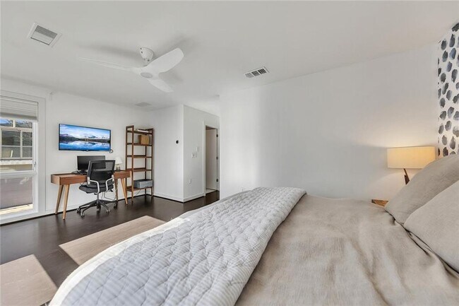 Building Photo - 1213 Van Allen Mews NW