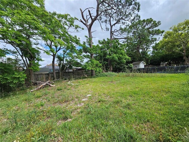 Building Photo - 15812 Sea Pines Dr