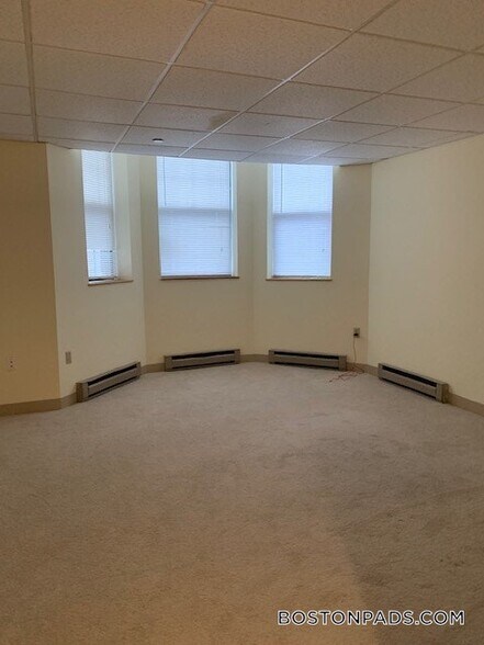 Building Photo - 105 Queensberry St