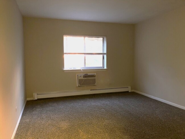 Building Photo - 1331 S Finley Rd