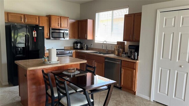 Building Photo - 3921 Stornoway Dr