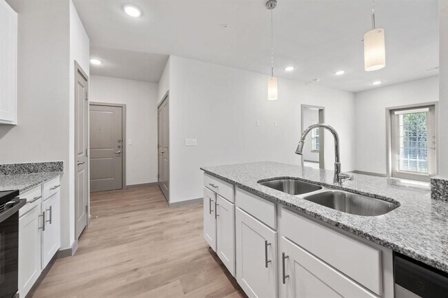 Building Photo - 691 Union Chapel Rd