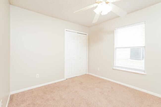 Building Photo - 3211 Woodglen Dr