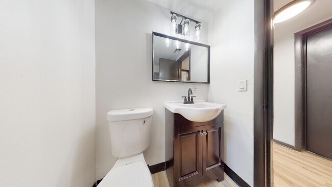 Building Photo - Parma - Ridgewood Lofts - 1 bedroom unit.