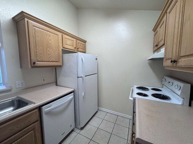 Building Photo - "Charming 1-Bedroom Retreat in San Marcos – Perfect Balance of Comfort and Convenience!"