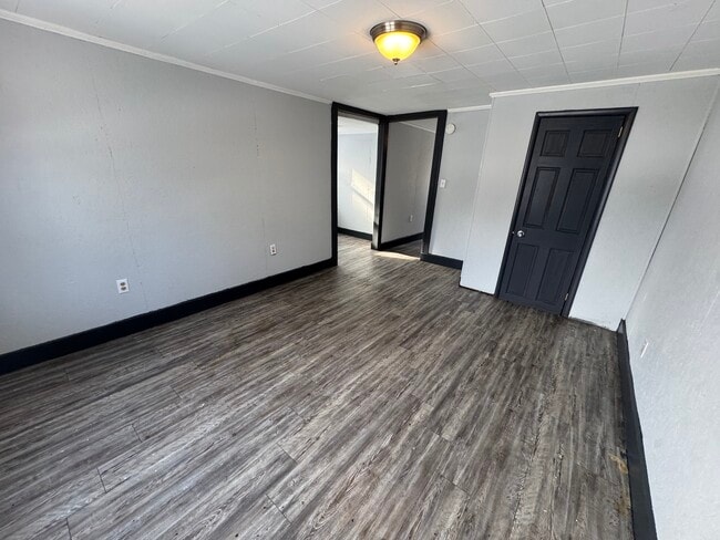 Building Photo - 610 Plum St