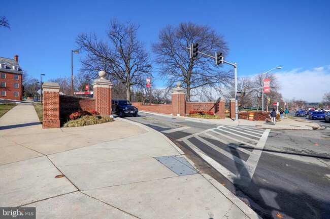 Bus & shuttle bus to UMD - 4806 Cherokee St