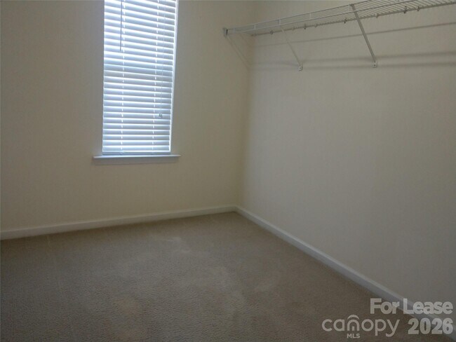 Building Photo - 1510 Royal Auburn Ave