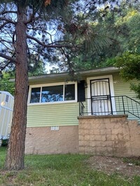Building Photo - Cozy Home