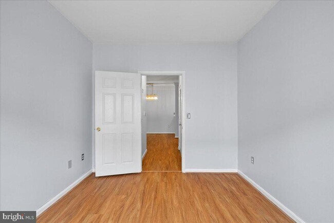 Building Photo - 4852 Eisenhower Ave