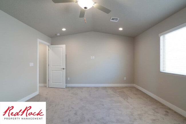 Building Photo - 3 Bedroom Hurricane Townhome With Scenic Views