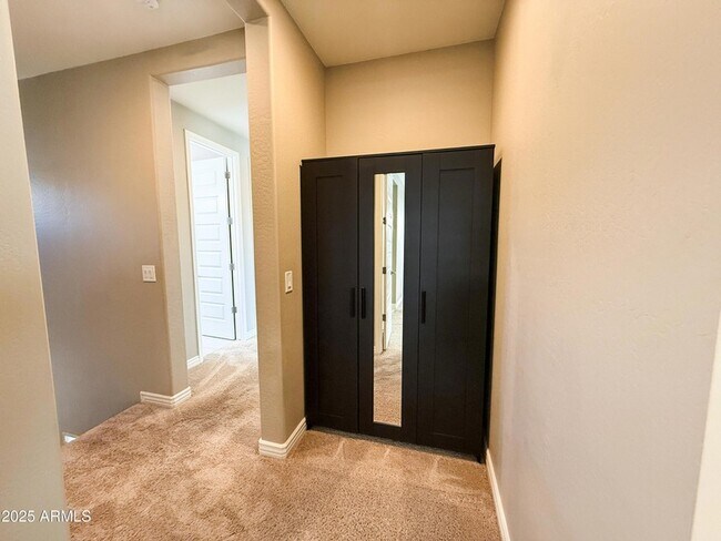 Building Photo - 4711 E Daley Ln