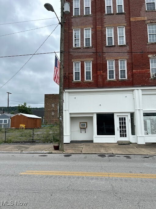 Building Photo - 315 Main St