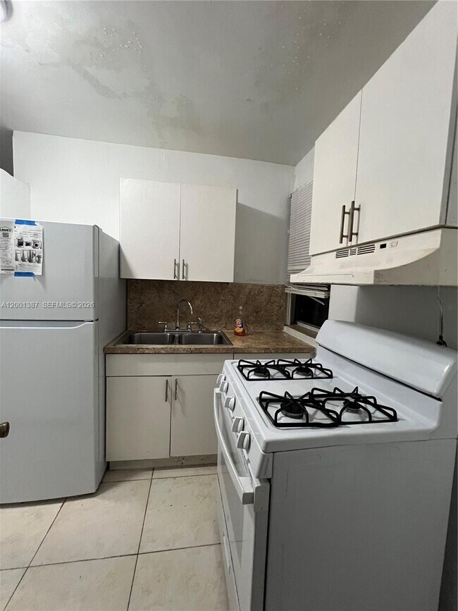 Building Photo - 413 NW 33rd St