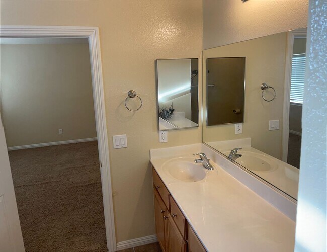 Building Photo - REALLY NICE HOME    NEVADA RANCH estates