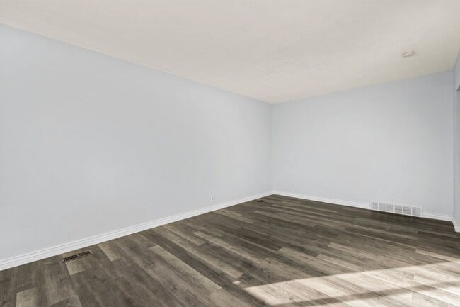 Building Photo - 385 W 5100 S