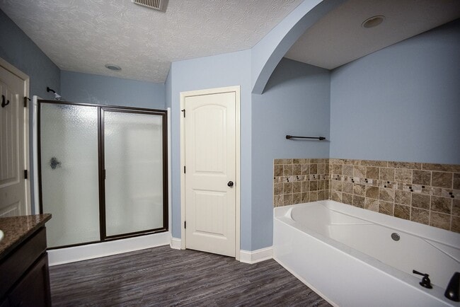 Building Photo - Beautiful home available from May 10!