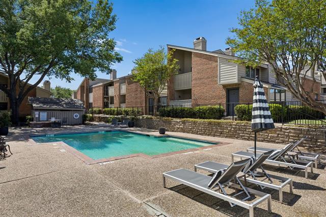 Building Photo - 9600 Royal Ln