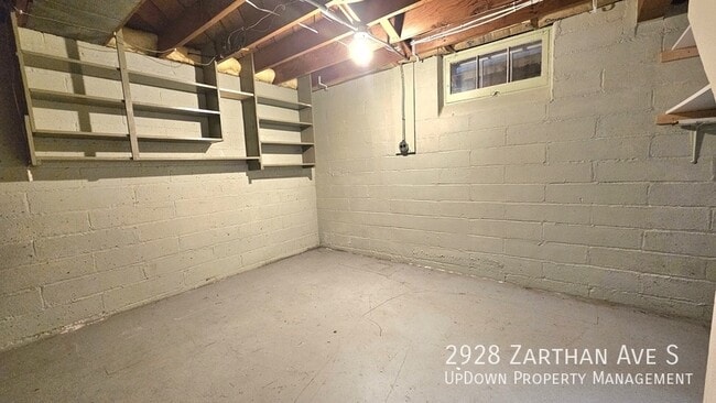 Building Photo - 2928 Zarthan Ave S