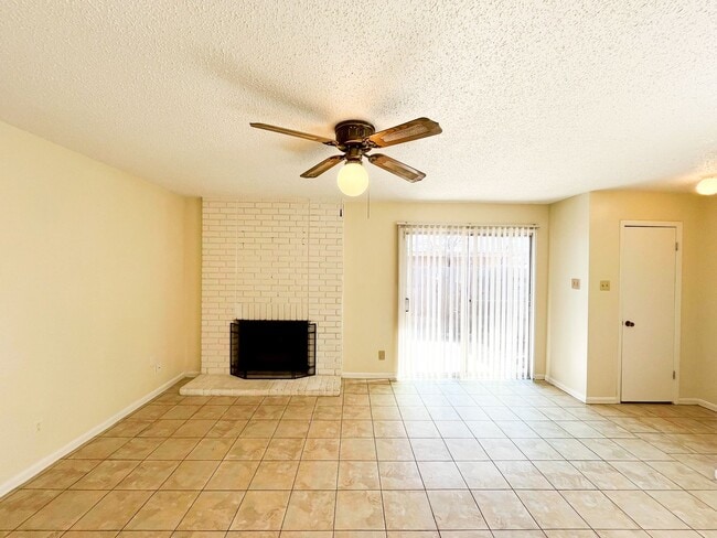 Building Photo - Available NOW!!!! This charming 1 story, 3 bedroom, 2 bath house could be your next home! Beautif...