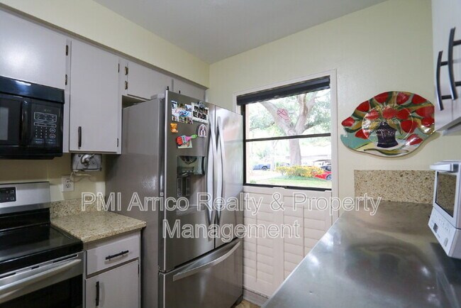 Building Photo - 323 Knottwood Ct