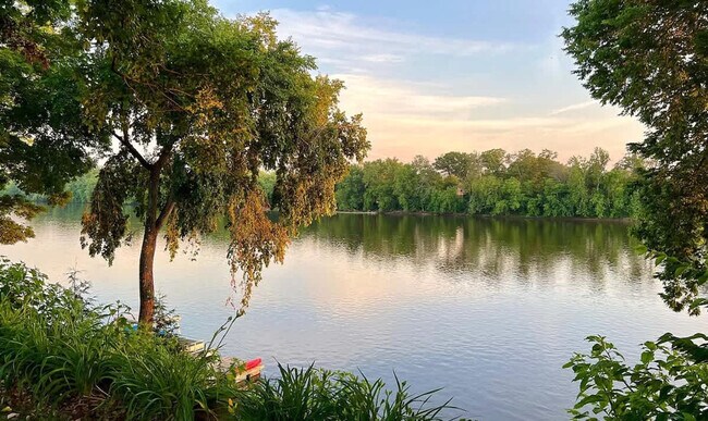 Building Photo - 54 River Dr