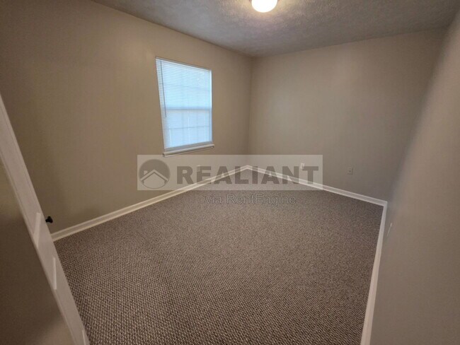 Building Photo - 364 E Tiverton Way
