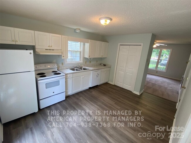 Building Photo - 504 Peach St