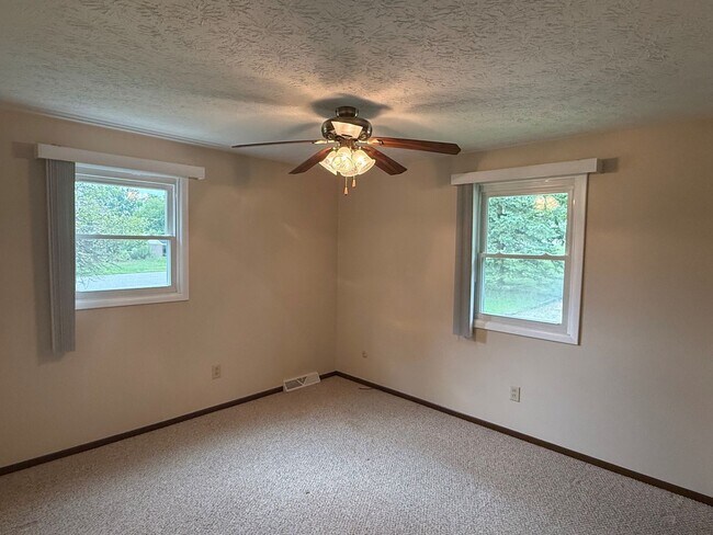 Building Photo - 2900 Thackeray Ave NW