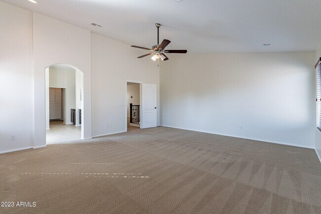 Building Photo - 2943 E Quiet Hollow Ln