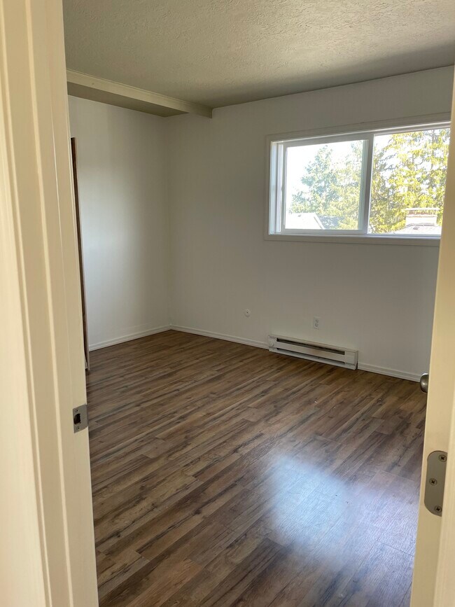 Building Photo - 1613 NE 81st Ave