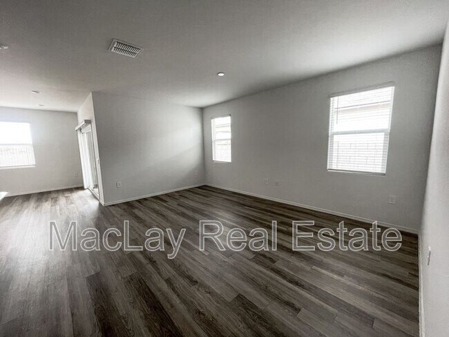 Building Photo - 18444 W Desert Holw Dr