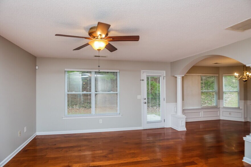 Building Photo - 156 Darbys Run Way