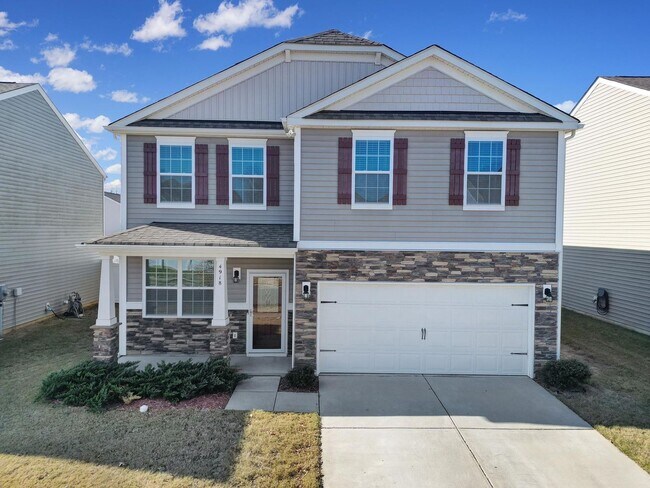 Building Photo - Beautiful 4 Bed 2 and a Half Bath Home in Charlotte!
