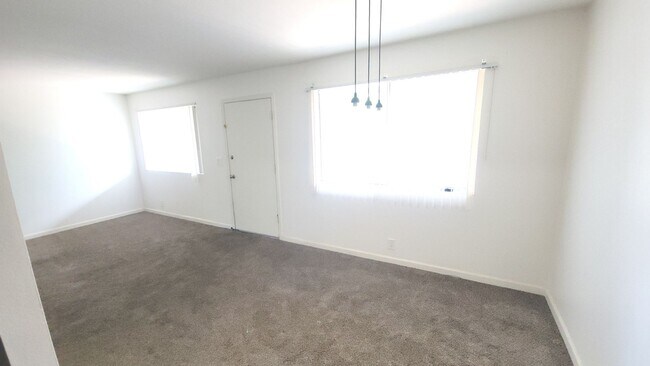 Building Photo - 1702 W Tuckey Ln