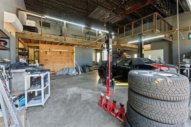 Building Photo - 7911 Lovegren Ln